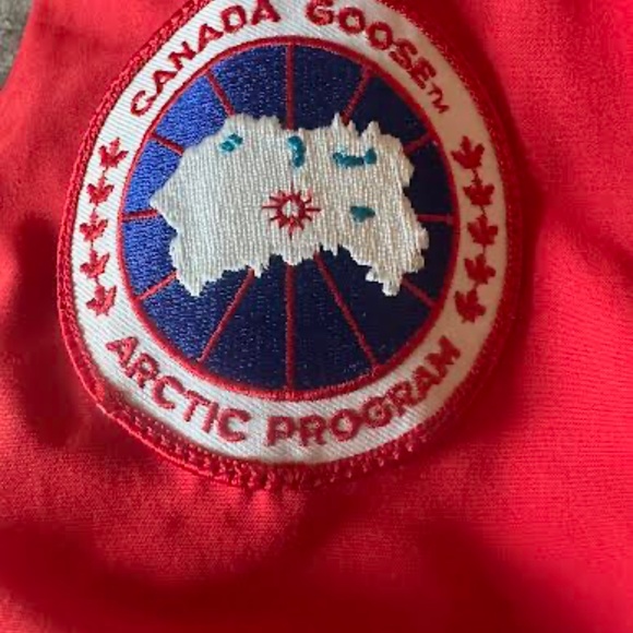 Canada Goose Expedition Parka – Men’s XL – Red – Coyote Fur – NWT Condition - Picture 3 of 7